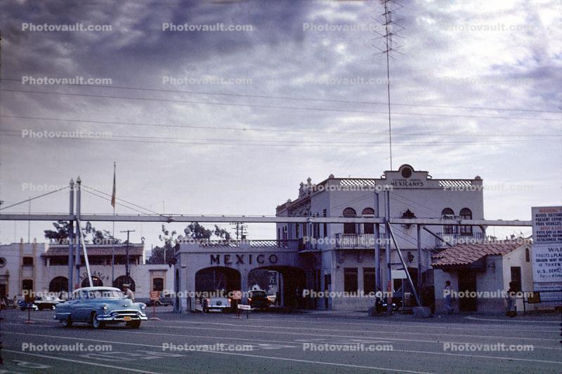 Cars, Bridge, Mexico Border, Oldsmobile, 1950s