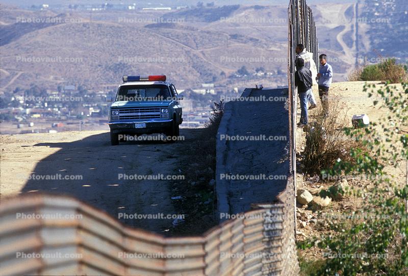 Illegal immigrant, border patrol, Wall