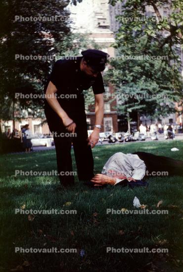 Cop talking to a man in a stupor