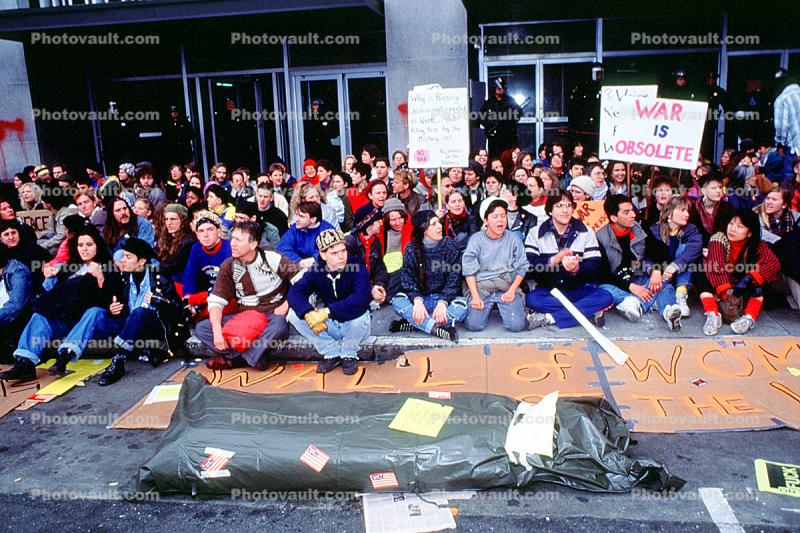 Wall of Women Against the War, Anti-war protest, First Iraq War, January 15 1991