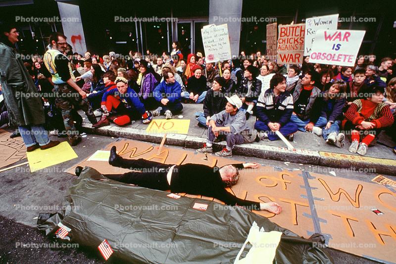 Wall of Women Against the War, Anti-war protest, First Iraq War, January 15 1991