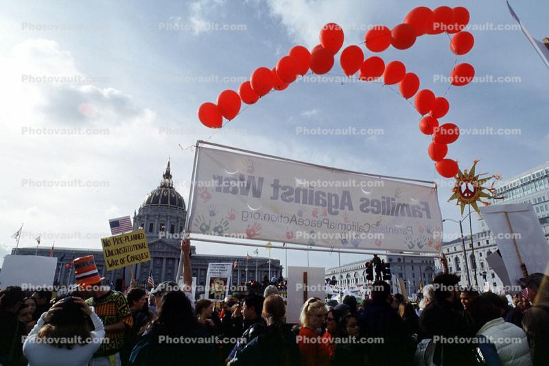 Red Helium Balloons, Anti-Iraq War Rally
