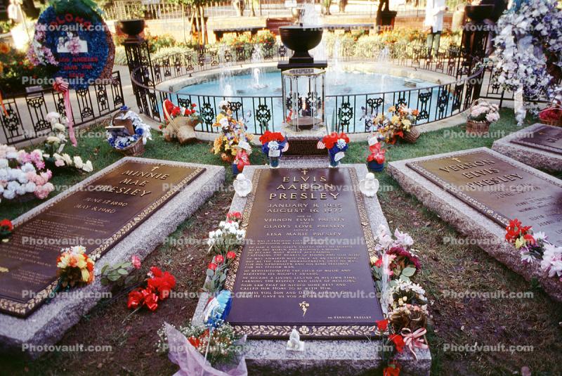 Elvis Presley Grave