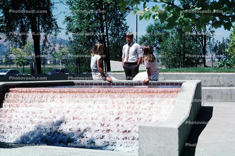Business Woman, businessman, Water Fountain, aquatics, sunny, meeting, 1980s