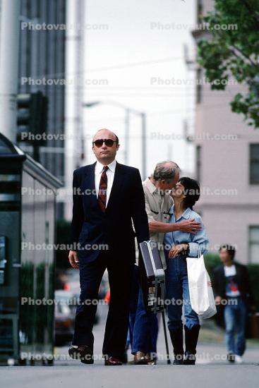 Businessman, briefcase, walking, sidewalk, kissing couple