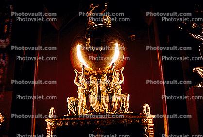 Figurines holding up a cup, Gold