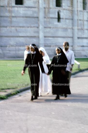 Catholic Nuns Walking, Pisa