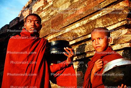 Boy, Monk, man, male, Shwezigon Pagoda, Bagan