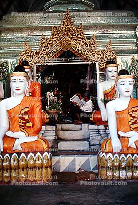 Statue, Shwedagon Pagoda, Yangon