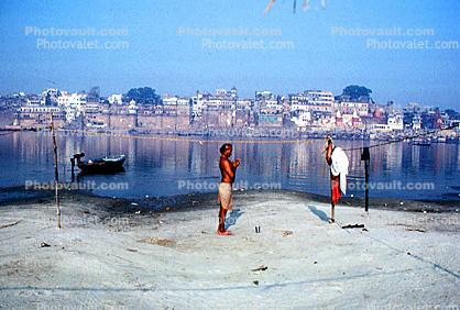 Ganges River, Water, Boat, beach, sand, buildings, skyline, cityscape, Varanasi, Uttar Pradesh
