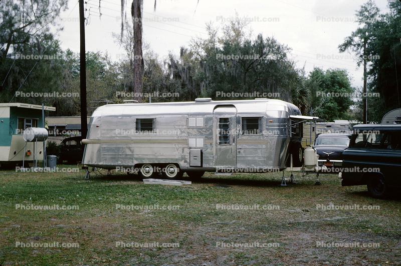 Streamline Countess aluminum trailer, Riverlawn Mobile Home & RV Park, Riverview, 1960s