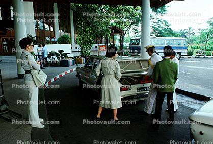 open trunk, Woman, Bellhop, entry, Car, Automobile, Vehicle