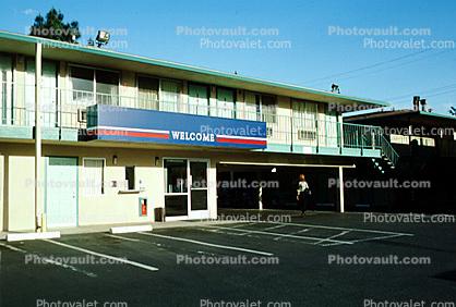 Welcome, Motel, Parking Stalls, Building, Balcony