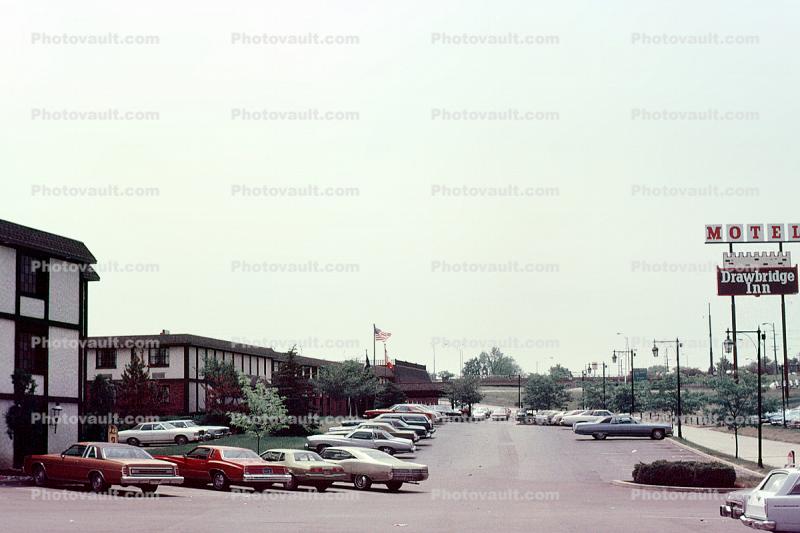 Motel Drawbridge Inn, parked cars, Car, Automobile, Vehicle, 1970s