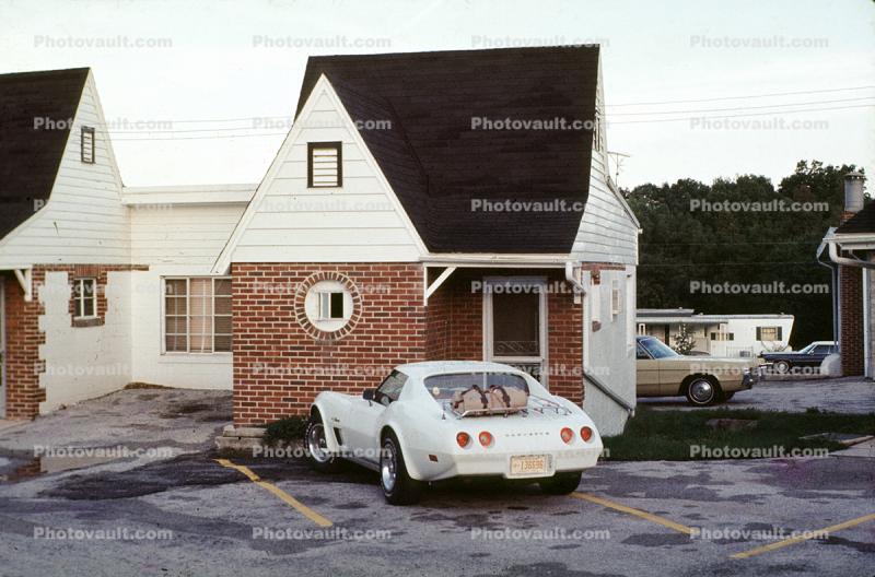 Roadside Motel, Chevrolet Stingray Corvette