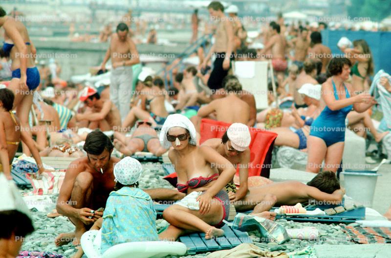woman, women, bikini, sun tan, Beach, crowds, Sochi