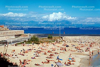 beach, crowds, crowded, sun worshippers, Sand, Antibes