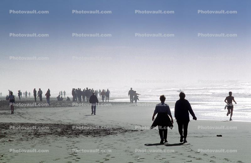 People Strolling on the Beach, New Years Day, Ocean Beach, Ocean-Beach