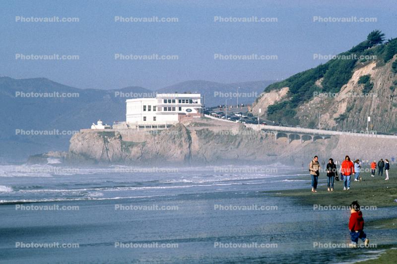 Cliff House, Ocean Beach, People Strolling on the Beach, New Years Day, Camera Obscura, Great Highway, Ocean-Beach, January 1 2001
