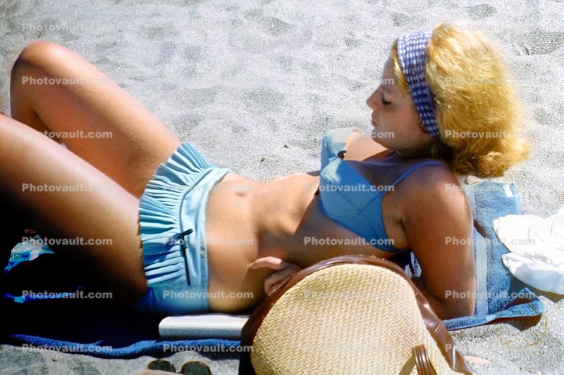 Beach, Sand, Skirt, Cute, Torreniolinas Spain, 1960s