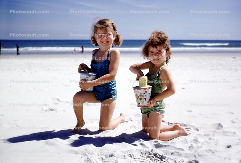 Girl, Beach, Pail, Smiles, Suntan, Sunburn, cute, 1950s