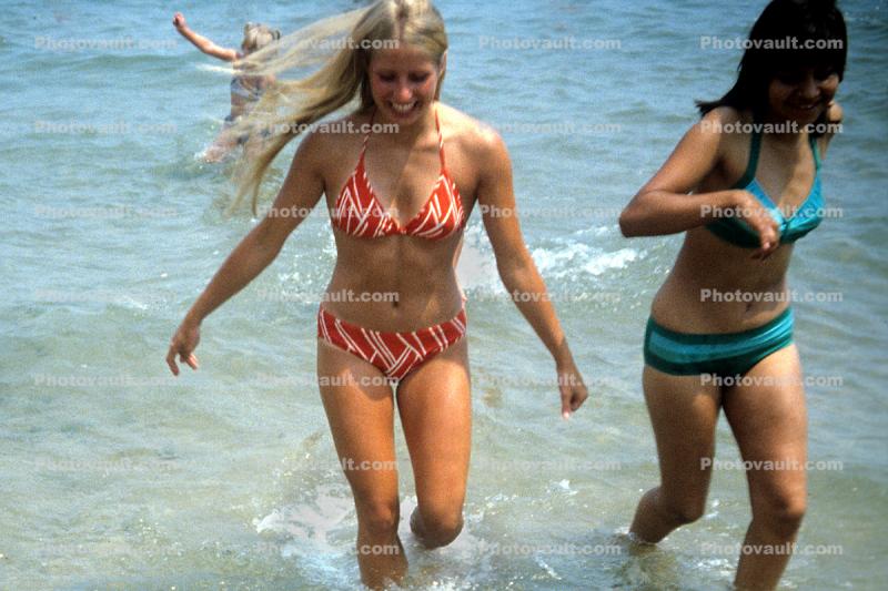 Running, Oak-Street Beach, Lake-Michigan, Chicago, Woman, 1970s