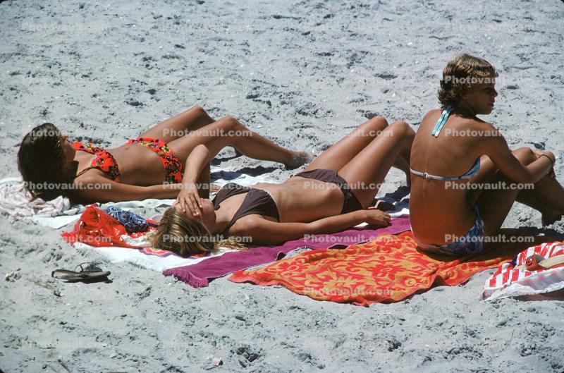 Women laying in the sun, beach, tanning, sun worshipper