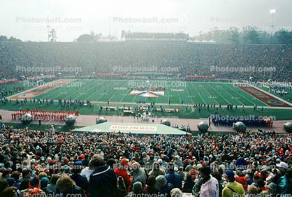 Crowds, Audience, Packed, Spectators, fans, Super Bowl XIX, Stanford University Stadium, 49r vs Miami Dolphins, January 1985
