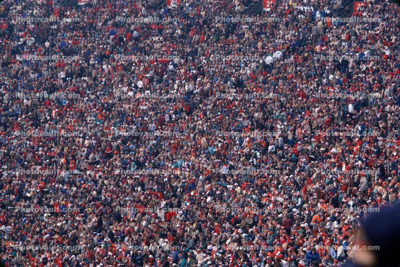 Crowds at Super Bowl XIX, Stanford Stadium, 49r vs Miami Dolphins, NFL, January 1985