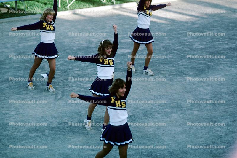 Cheerleaders, Cheering