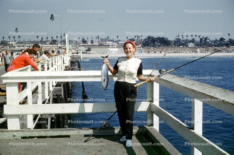 fisherwomen, woman, fish catch, pier, 1960, 1960s