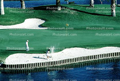 sand trap, water hazard, lake, golfer, putting green, Palm Desert, California