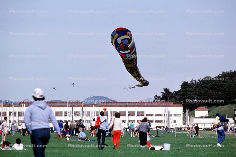 Spiral Tube Kite, Peope, crowds, People, Flying a Kite