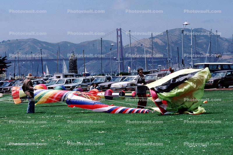 Cars, lawn, Marin Headlands, Golden Gate Bridge, Flying a Kite