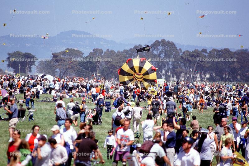 Crowds, People, Opening Day, Crissy Field, Celebration, 6th May 2001