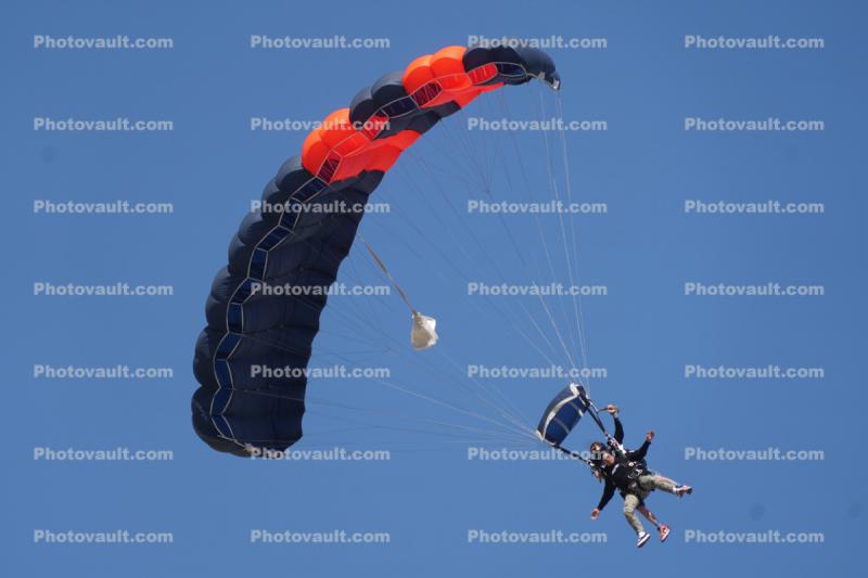 Tandem Parachuters, Airfoil