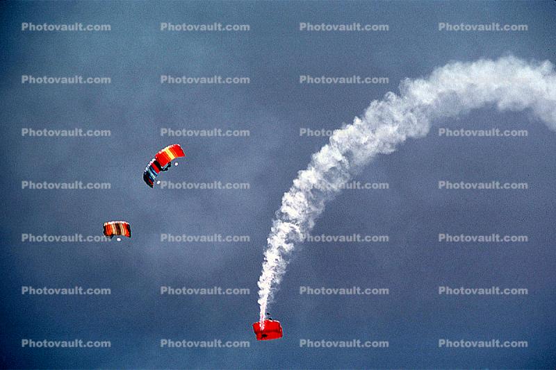Smoke Trails, Ram Air Parachute, canopy, skydiving, diving
