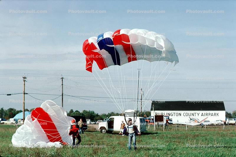 Burlington County Airpark, New Jersey, Ram Air Parachute, canopy, skydiving, diving