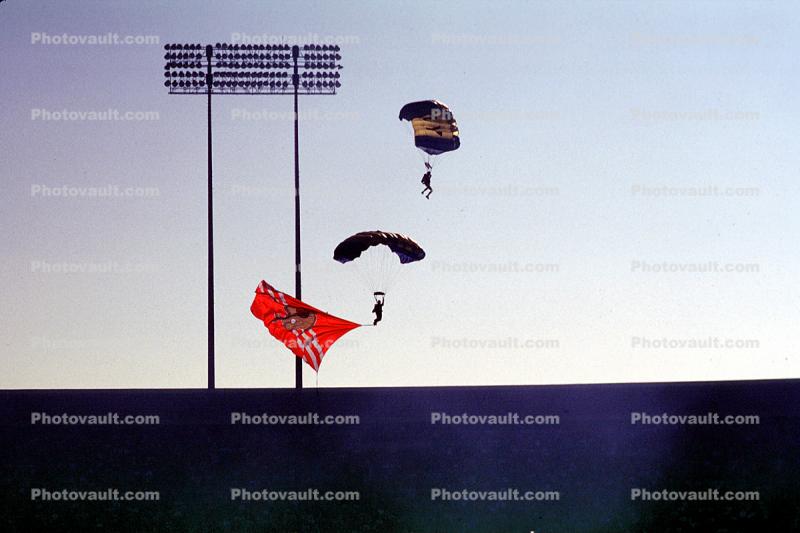 Light Pole, Flag, Ram Air Parachute, canopy, skydiving, diving