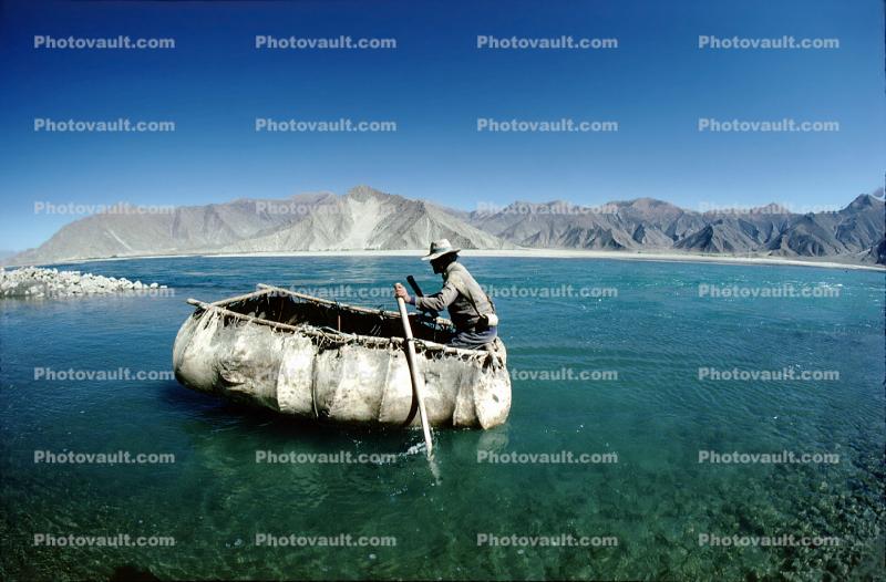 Yak skin Coracle, river, Tibet, Yak-skin, rowing, oars