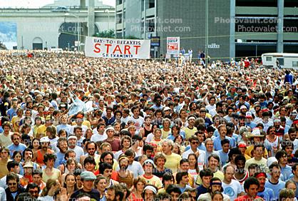 Bay-to-Breakers Starting Line, crowds, people, Bay to Breakers Race, 1978, 1970s