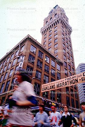 Start Line, starting, runners, Oakland Half Marathon, crowded, Tribune Tower, building