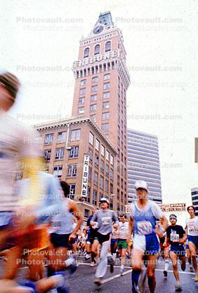 Start Line, starting, runners, Oakland Half Marathon, crowded, Tribune Tower, building