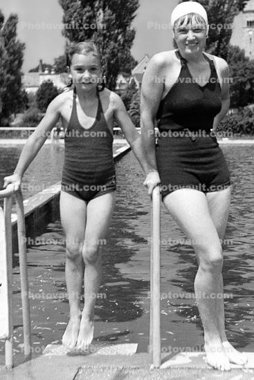 Swimsuit, Bathingcap, Retro, Girls, Bathing Cap, Smiles, Smiling, Pool, Swimcap, 1940s