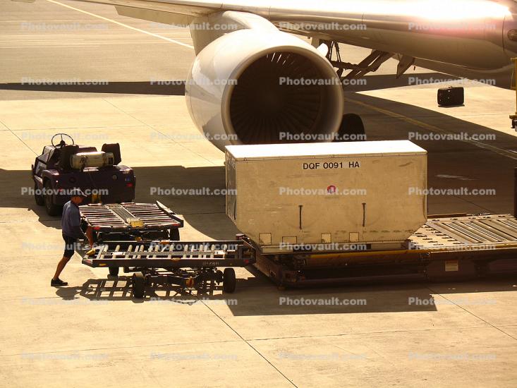 Boeing 767, Honolulu International Airport (HNL), Highlift Pallet Truck, ground personal, Air Cargo Pallets