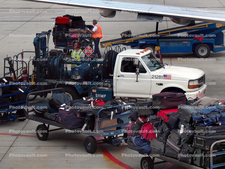 refueling, Santa Ana International Airport (SNA), Belt Loader, Beltloader, Carts, ground personal