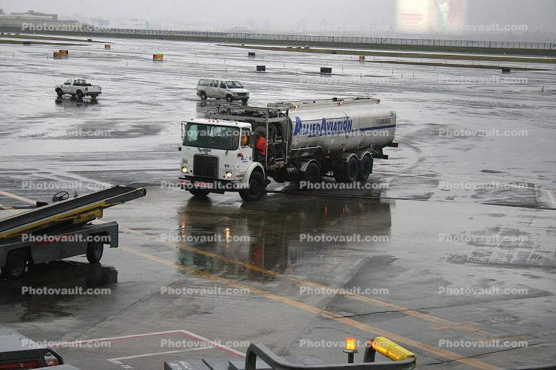 Allied Aviation fueling truck, LaGuardia Airport (LGA), Ground Equipment, rain, rainy, inclement weather, precipitation