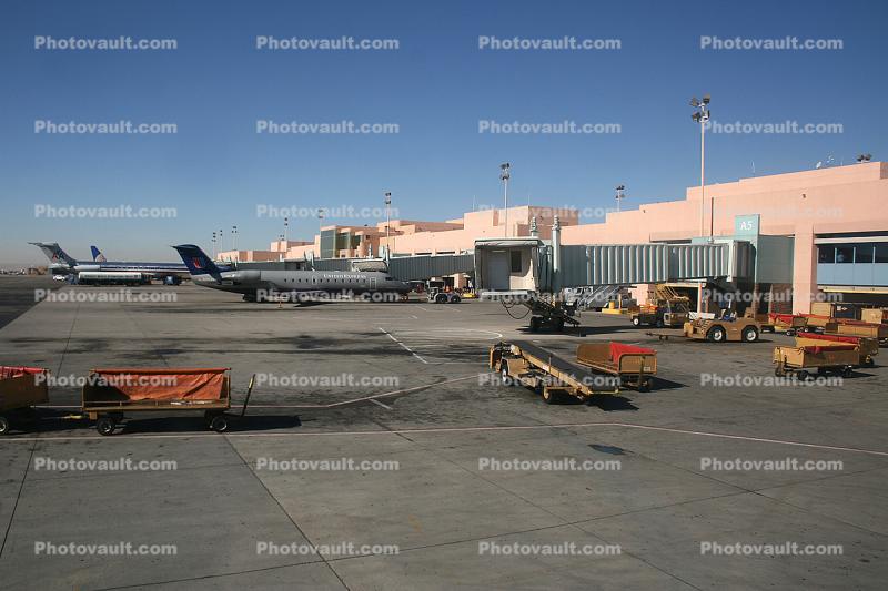 Jetway, Albuquerque International Sunport, belt loader, Airbridge