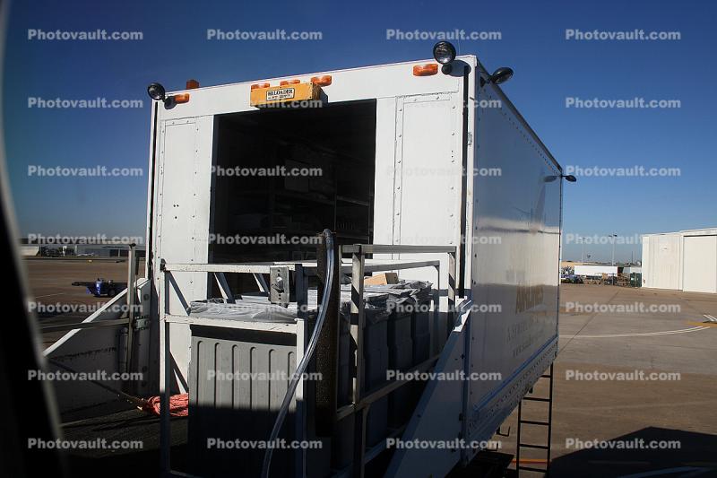 Highlift catering truck, Dallas Love Field, (DAL)