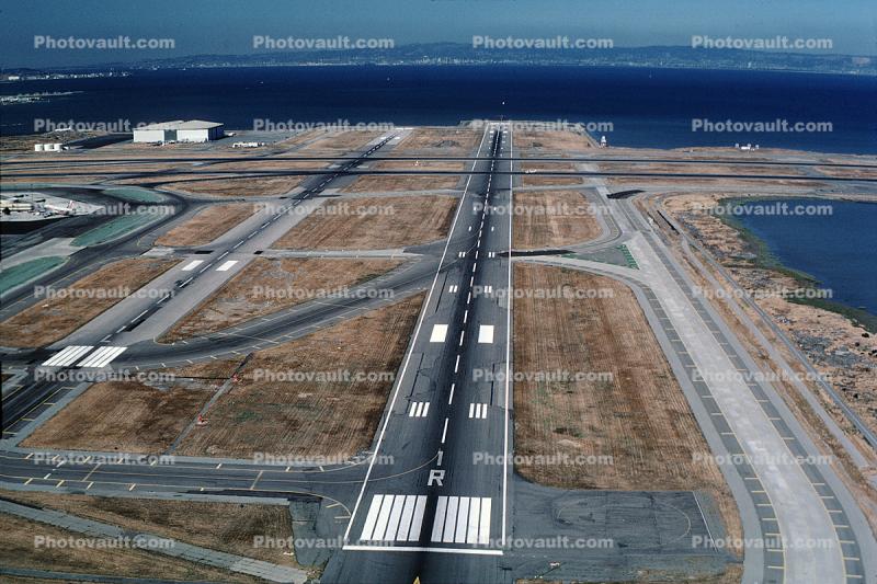San Francisco International Airport (SFO), Runway, 1983, 1980s